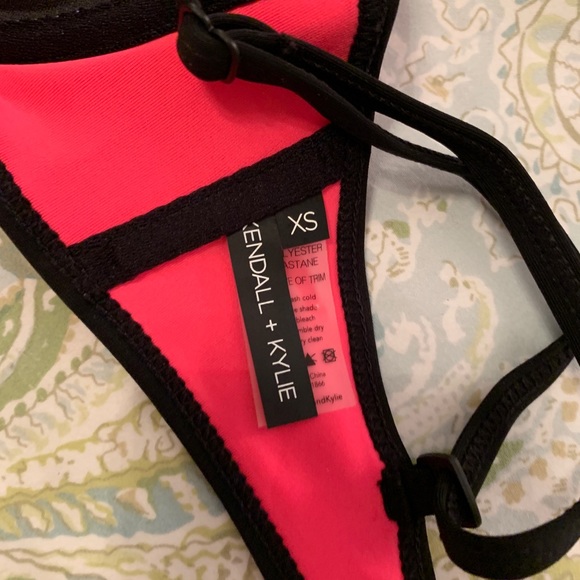 š¦©KENDALL & KYLIE BIKINI - Picture 3 of 5